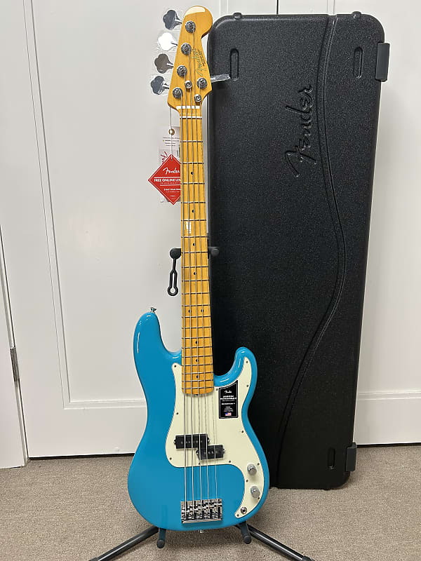 Fender American Professional II Precision Bass V with Maple Fretboard - Miami Blue