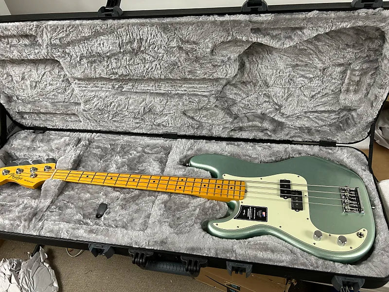 Fender American Professional II Precision Bass Left-Handed with Maple Fretboard - Mystic Surf Green