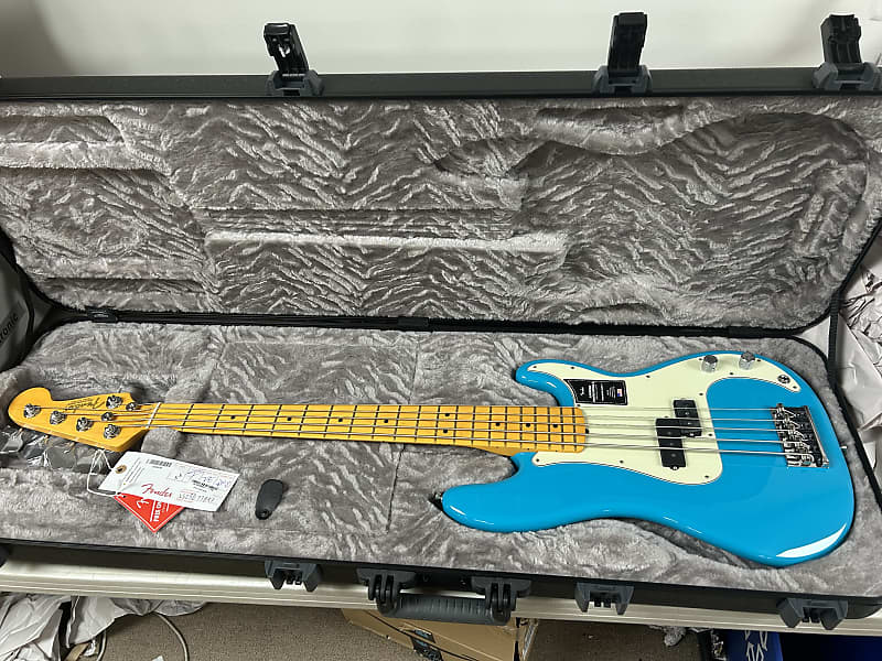 Fender American Professional II Precision Bass V with Maple Fretboard - Miami Blue