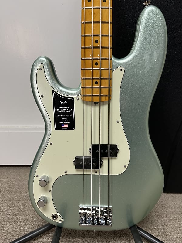 Fender American Professional II Precision Bass Left-Handed with Maple Fretboard - Mystic Surf Green