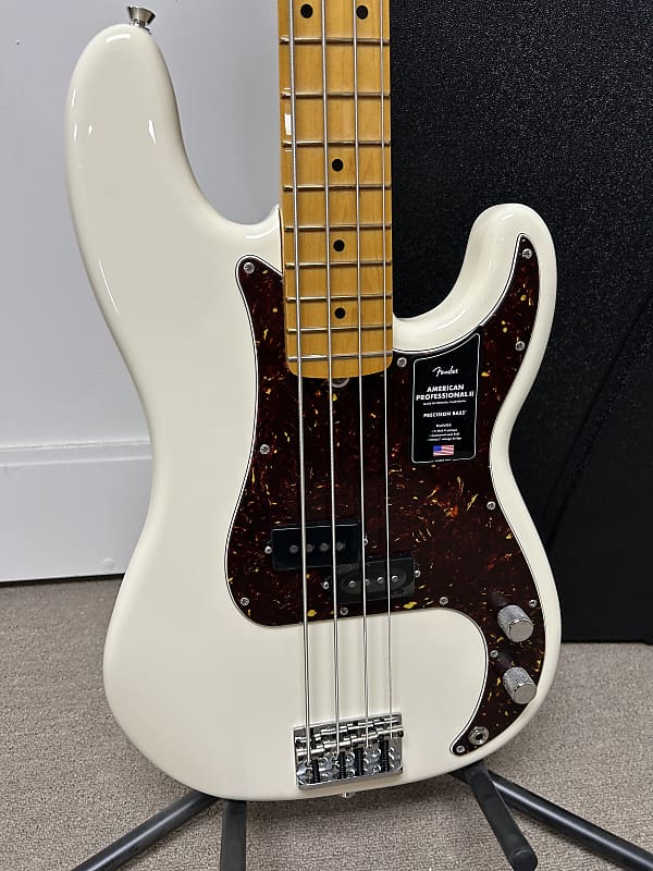 Fender American Professional II Precision Bass with Maple Fretboard - Olympic White