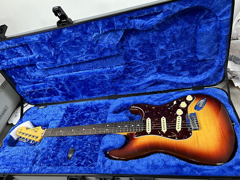 Fender 70th Anniversary American Professional II Stratocaster - Comet Burst